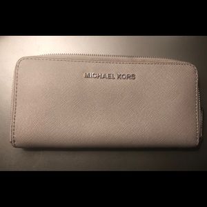 MICHAEL KORS/VICTORIA’S SECRET